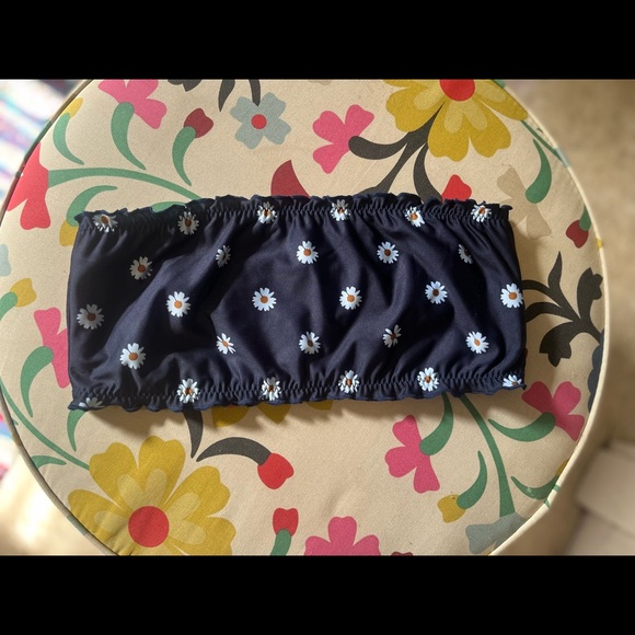 Stone Fox Swim daisy lettuce edge bandeau bikini top, M - Picture 1 of 5